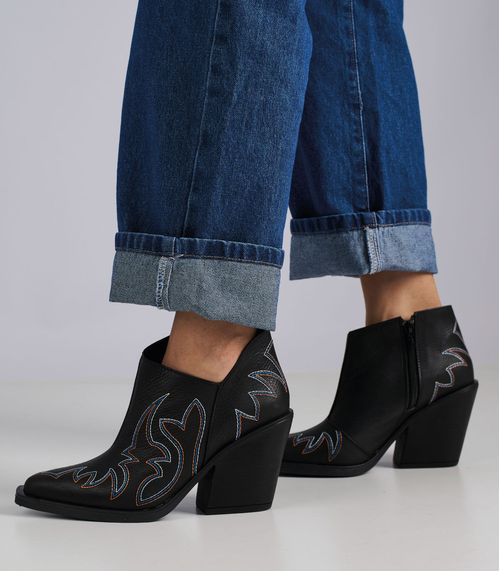 Botas texanas bajas de cuero negro con bordados