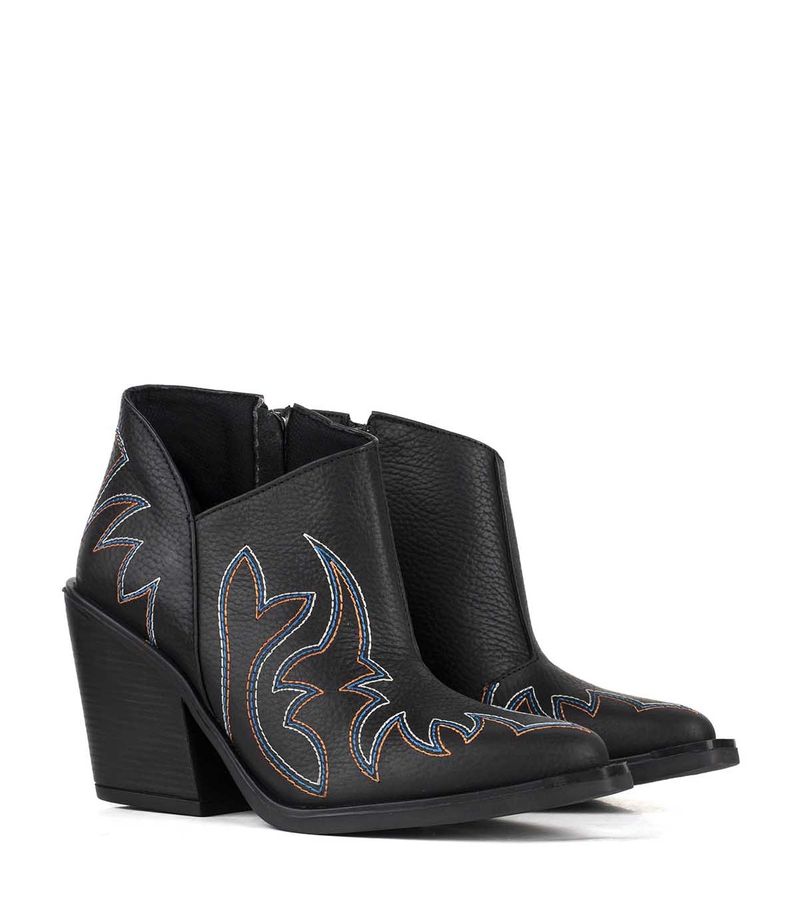 Botas-texanas-bajas-de-cuero-negro-con-bordados.jpg