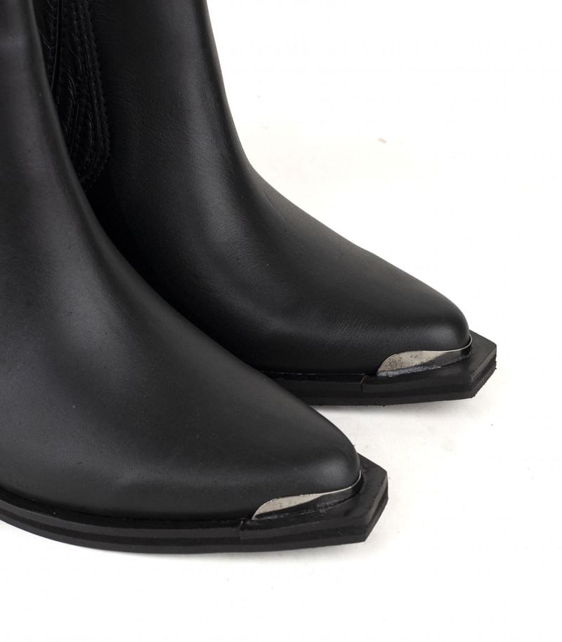 Bota-clasica-de-vestir-en-cuero-negro-con-elastico.jpg