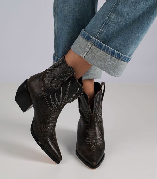 Botas cortas texanas de cuero vintage negro