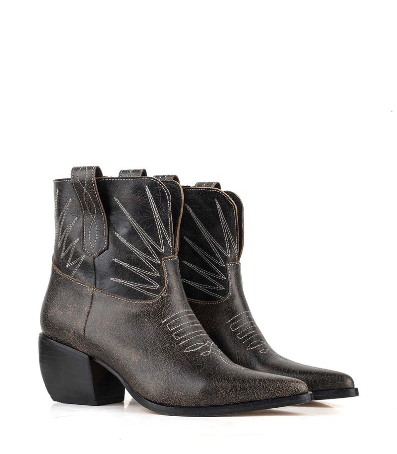 Botas-cortas-texanas-de-cuero-negro-gastado.jpg