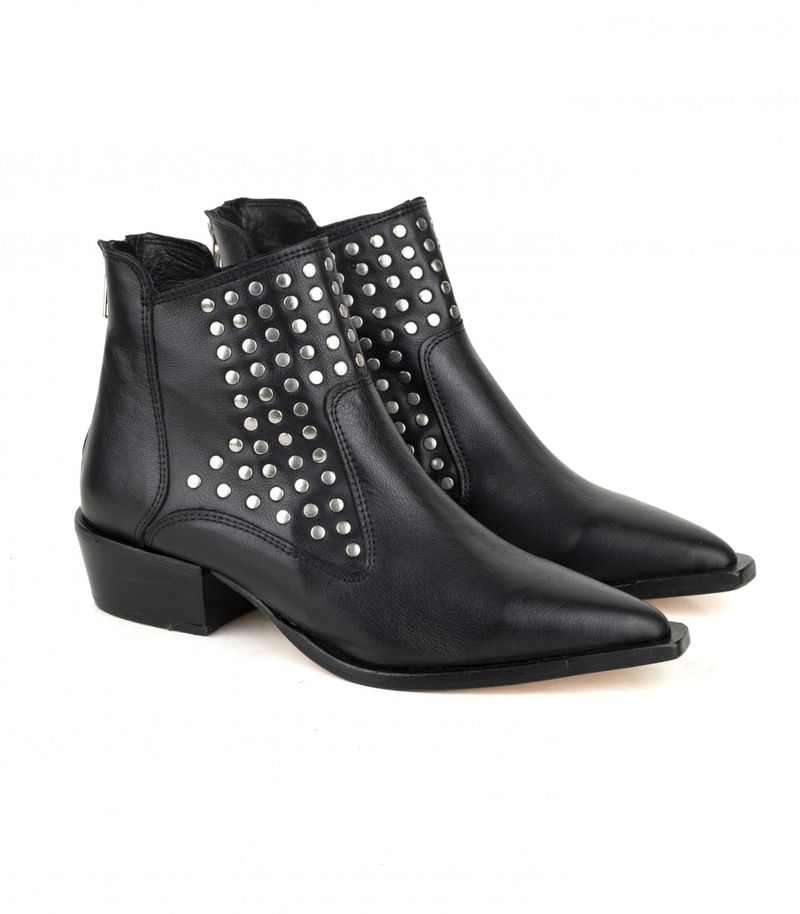 Botas-texanas-taco-bajo-en-cuero-negro-con-tachas.jpg