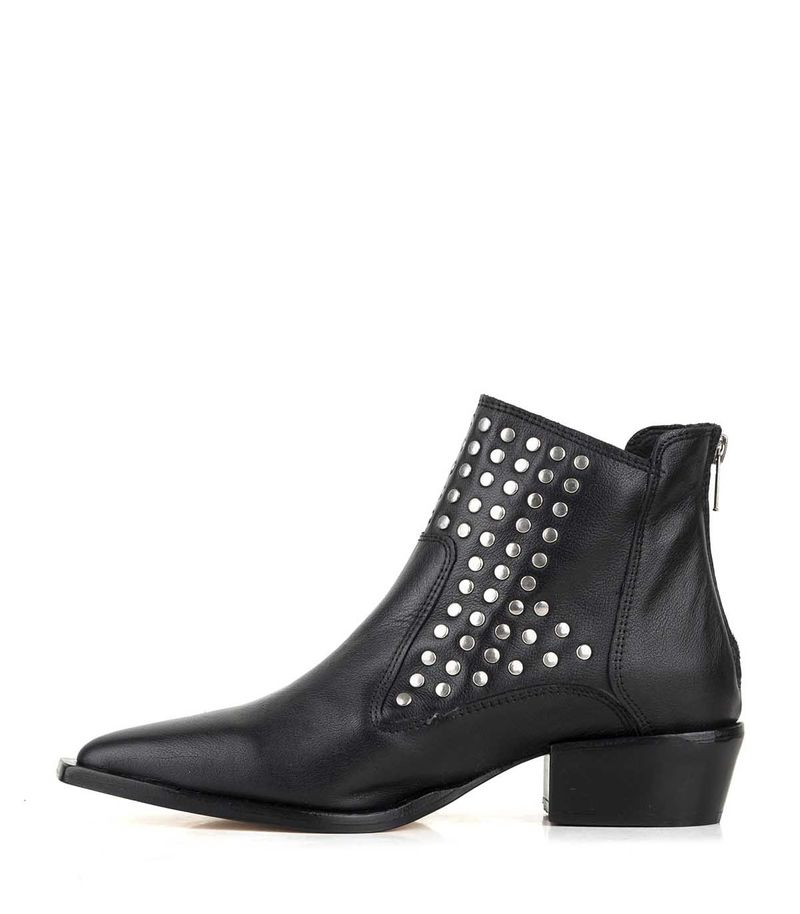 Botas-texanas-taco-bajo-en-cuero-negro-con-tachas.jpg