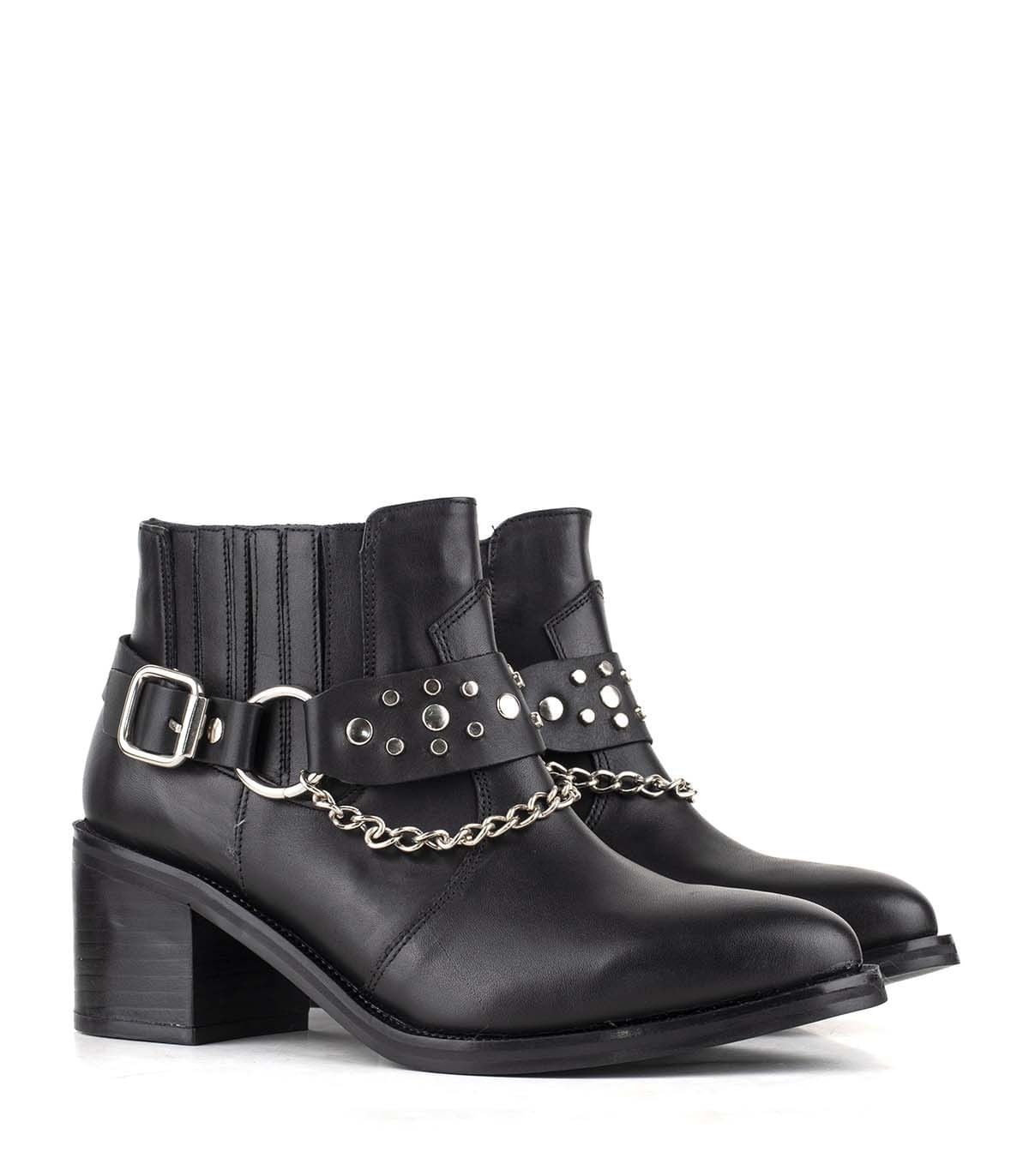 Botinetas bajas en cuero negro con cadena| Botas cortas Batistella