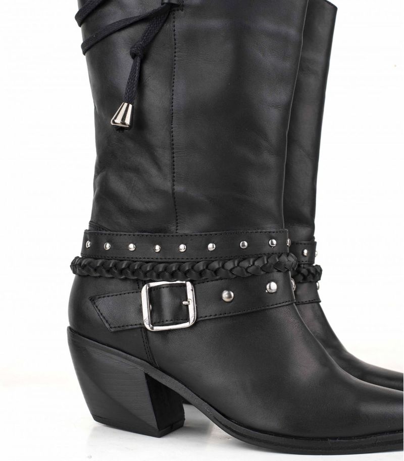 Botas-texanas-de-cuero-negro-con-detalles-de-tiras-y-taco-medio.jpg