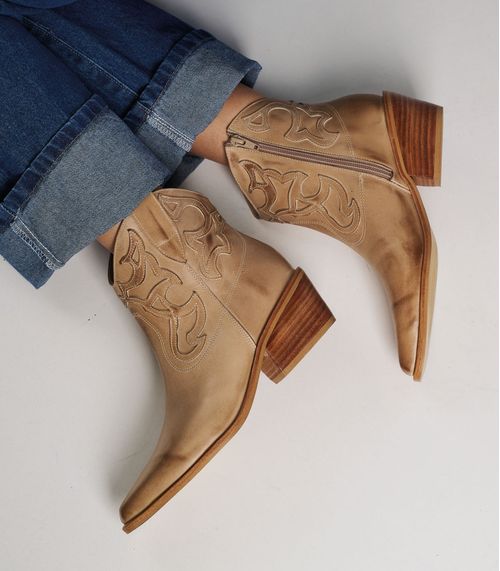Botas texanas en cuero hueso