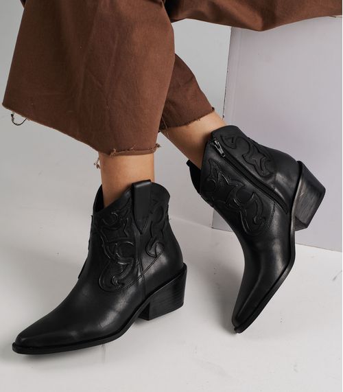 Botas texanas en cuero negro