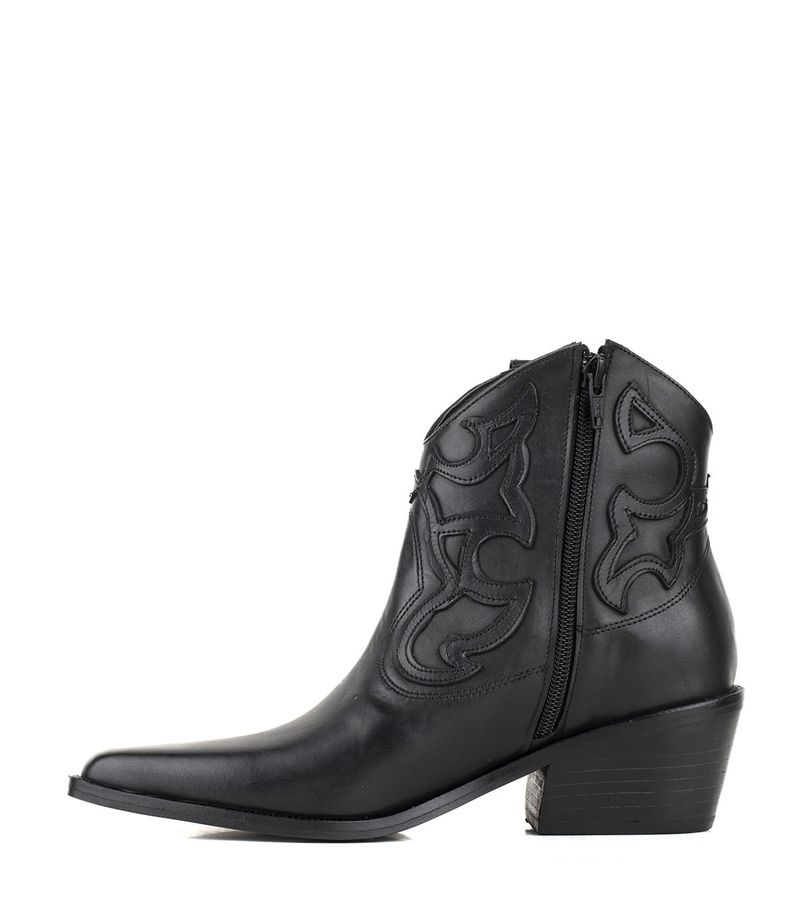 Botas-texanas-en-cuero-negro.jpg