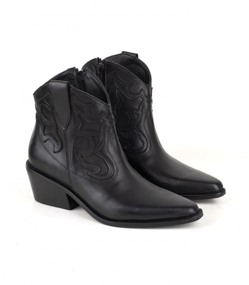Botas-texanas-en-cuero-negro.jpg