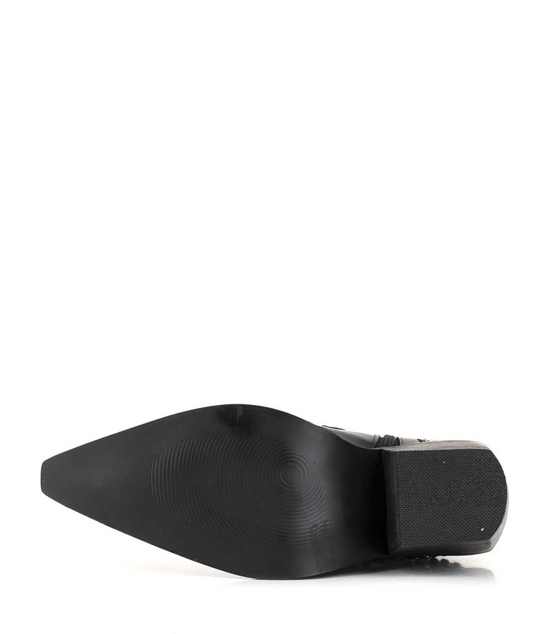 Botas-cortas-texanas-en-cuero-negro-con-tachas.jpg