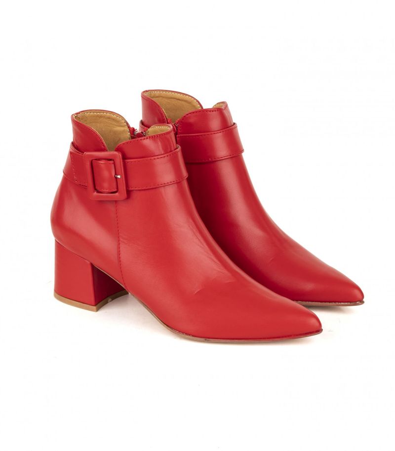 Botas-de-vestir-en-cuero-rojo-con-taco-forrado-y-hebilla.jpg