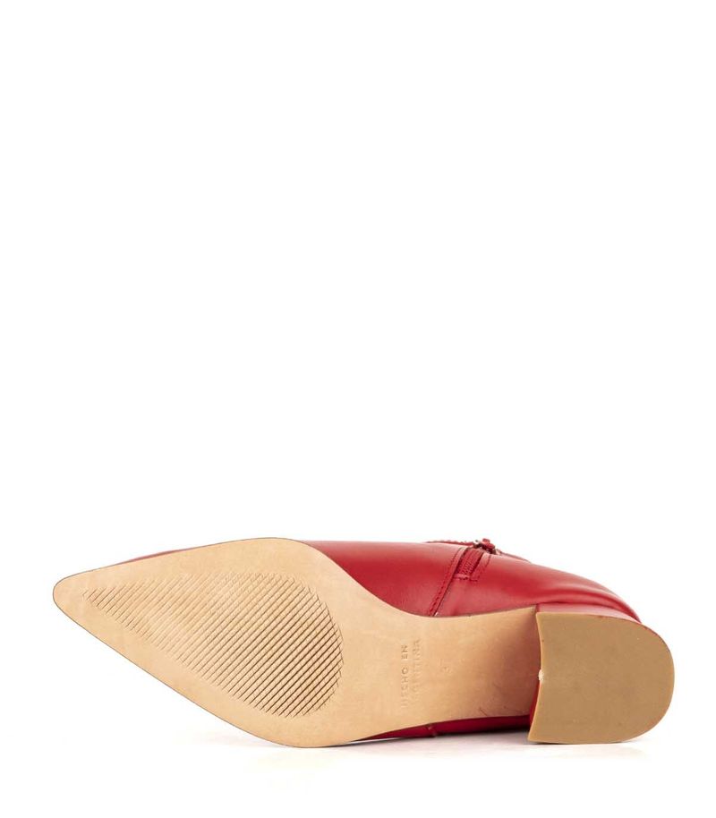 Botas-de-vestir-en-cuero-rojo-con-taco-forrado-y-hebilla.jpg