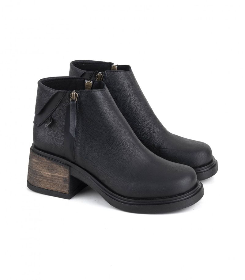 Bota-corta-de-cuero-negro-con-plataforma.jpg