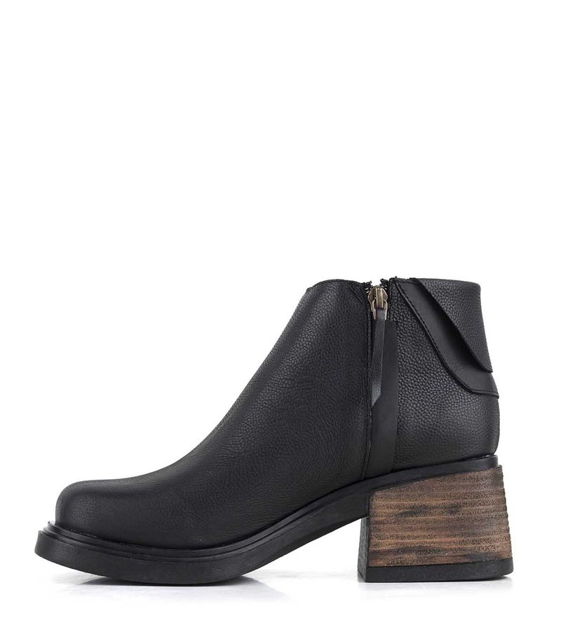 Bota-corta-de-cuero-negro-con-plataforma.jpg