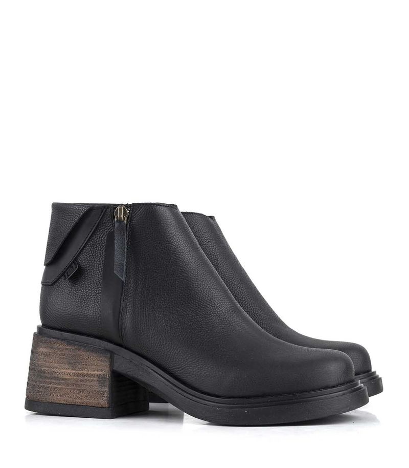 Bota-corta-de-cuero-negro-con-plataforma.jpg