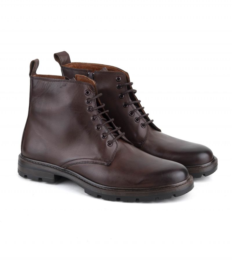Borcego-clasico-de-cuero-marron-con-cordones-y-cierre.jpg