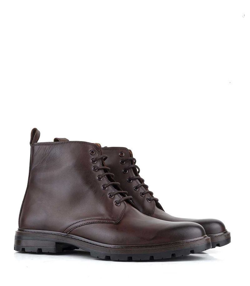 Borcego-clasico-de-cuero-marron-con-cordones-y-cierre.jpg