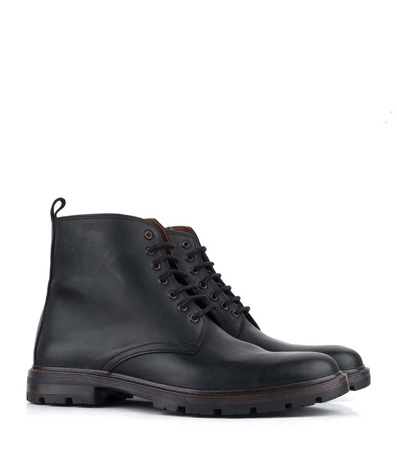 Borcego-clasico-de-cuero-negro-con-cordones-y-cierre.jpg