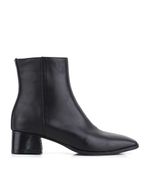 Botas-cortas-de-cuero-negro-con-puntera-recta.jpg