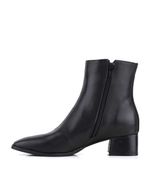 Botas-cortas-de-cuero-negro-con-puntera-recta.jpg