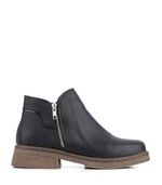 Bota-corta-clasica-de-cuero-negro.jpg