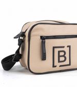 Bandolera-clasica-de-simil-cuero-graneado-beige-y-negro.jpg