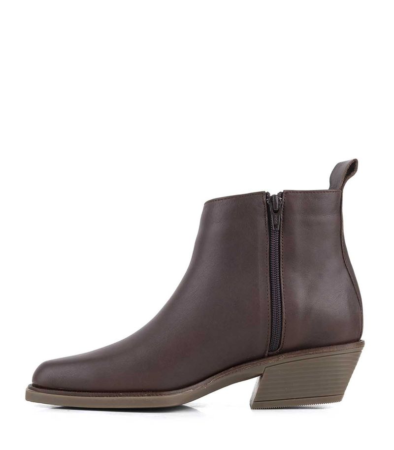 Bota-corta-clasica-de-cuero-chocolate.jpg