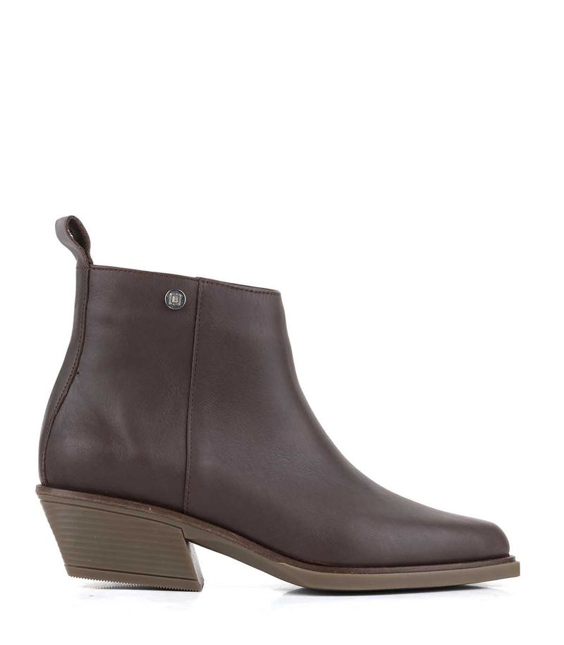 Bota-corta-clasica-de-cuero-chocolate.jpg
