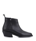 Bota-corta-clasica-de-cuero-negro.jpg