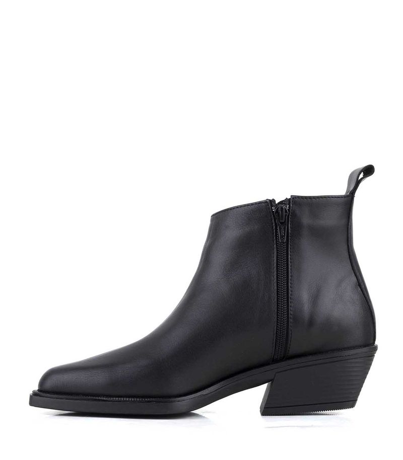 Bota-corta-clasica-de-cuero-negro.jpg
