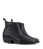 Bota-corta-clasica-de-cuero-negro.jpg