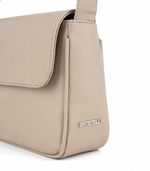 Bandolera-camel-en-simil-cuero-con-solapa.jpg