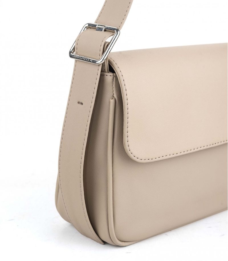 Bandolera-camel-en-simil-cuero-con-solapa.jpg