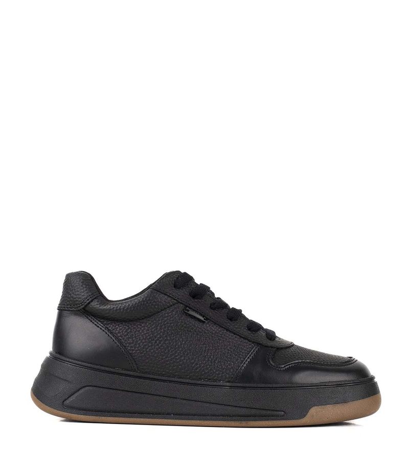 Zapatillas-urbanas-acordonadas-de-cuero-negro.jpg
