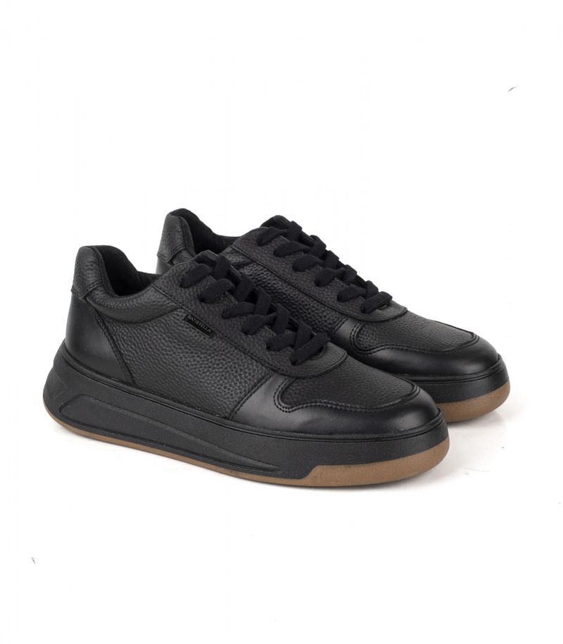 Zapatillas-urbanas-acordonadas-de-cuero-negro.jpg