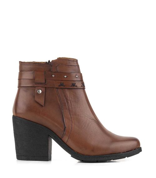 Botas cortas de cuero coñac con detalle de pulsera
