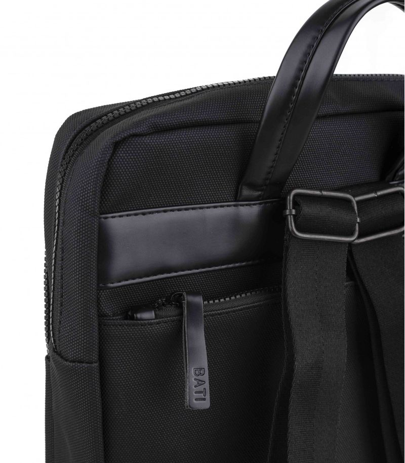 Mochila-minimalista-de-tela-engomada-con-detalles-simil-cuero.jpg