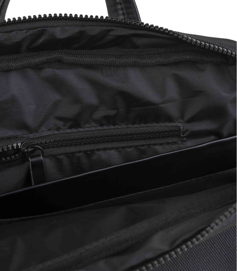 Mochila-minimalista-de-tela-engomada-con-detalles-simil-cuero.jpg
