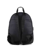 Mochila-negra-de-simil-cuero-con-bolsillo-frontal.jpg