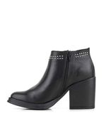 Bota-de-vestir-negra-en-cuero-con-taco-y-tachas.jpg