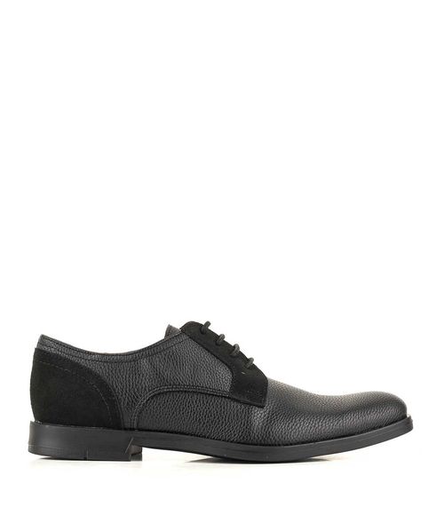 Zapato de vestir negro en símil cuero y gamuza