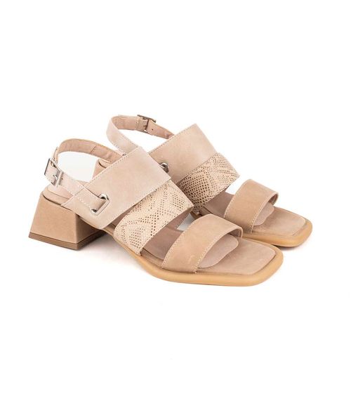 Sandalia de cuero fantasía con taco medio