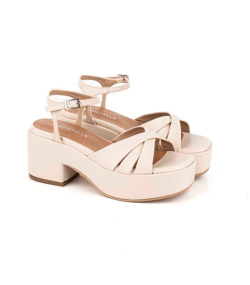 Sandalia taco simil cuero con plataforma