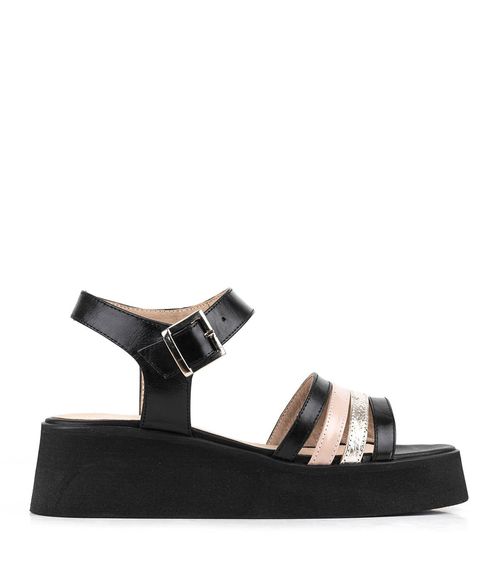 Sandalias taco chino de cuero cinta metalizada