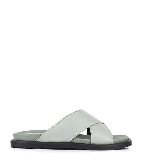 Zuecos bajos tiras cruzadas cuero