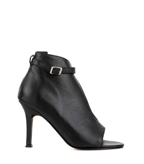 Sandalia de cuero con taco fino