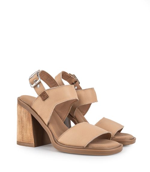 Sandalia de cuero con taco ancho