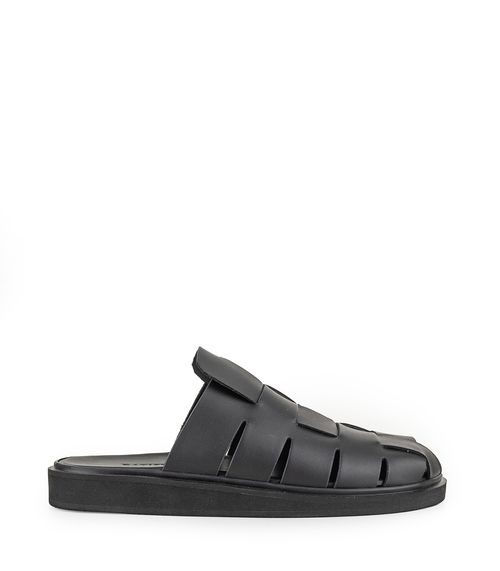 Zuecos de cuero calados