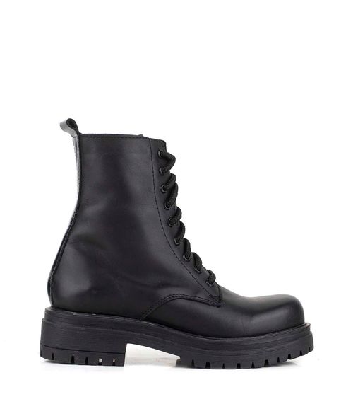 Borcegos de cuero con cordones y suela track