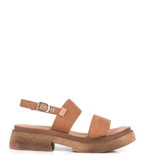 Sandalias de cuero con base baja y tiras anchas